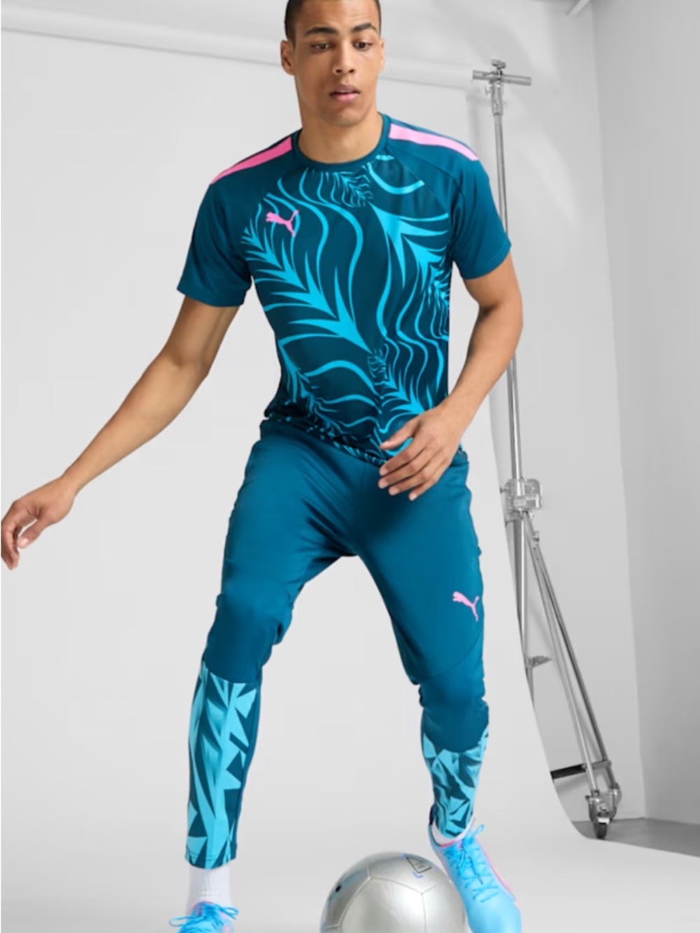 Puma Men’s Signature IndividuaLIGA Graphic T-Shirt
